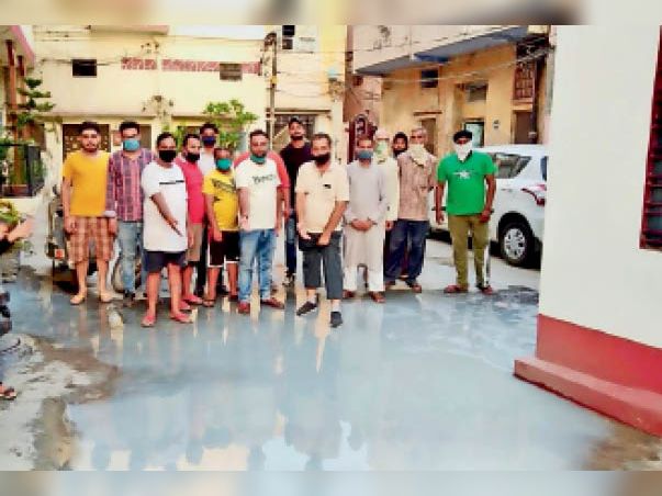 तारिक अनवर अंसारी वार्ड नंबर 99 से पार्षद उम्मीदवार चुनाव चिन्ह गुलाब का फूल पर वोट देकर विजयी बनाये